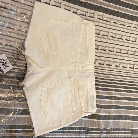 Brand new white denim Abercrombie shorts - Picture 3 of 3